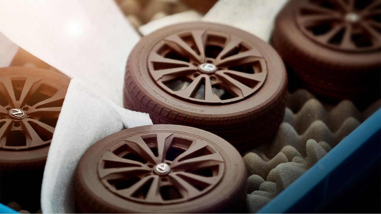 2019-lexus-lounge-UX-Chocolate-Car-1920x1080-08_tcm-3162-1682479