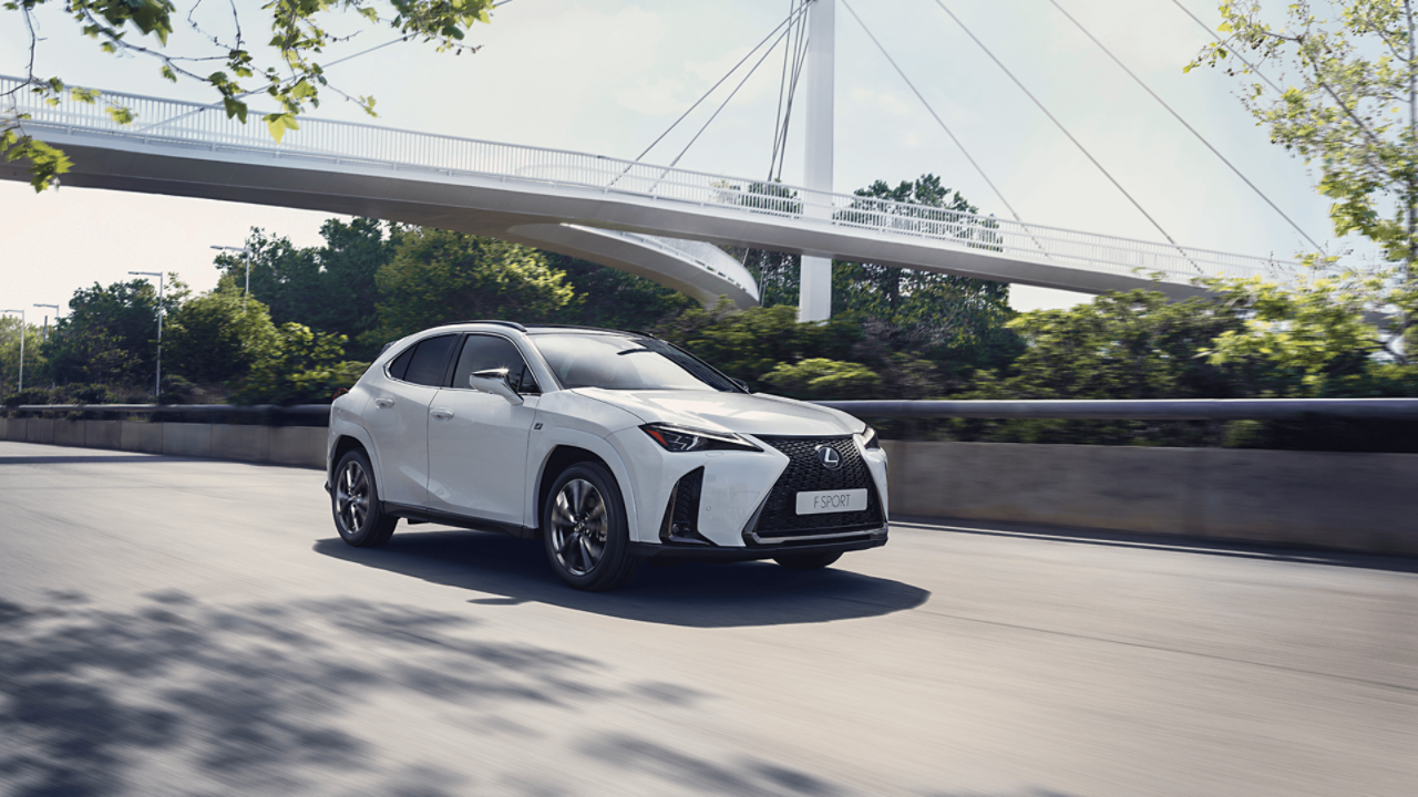 lexus-driving-signature-1920x1080-3