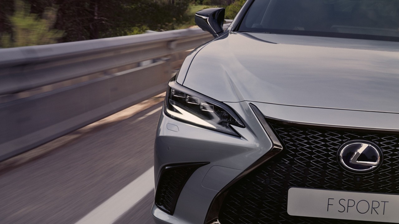 2022-lexus-es-bold-design-triple-led-highlights-1920x1080