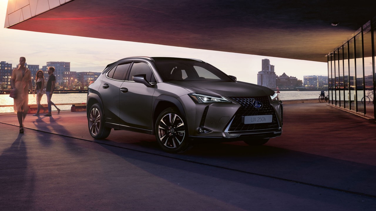 2021-lexus-ux-gallery-exterior-01-1920x1080_tcm-3154-2110977